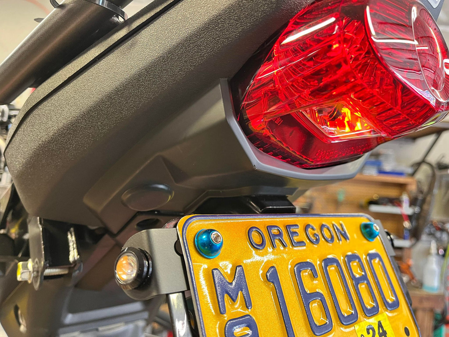 License plate LED blinker plate