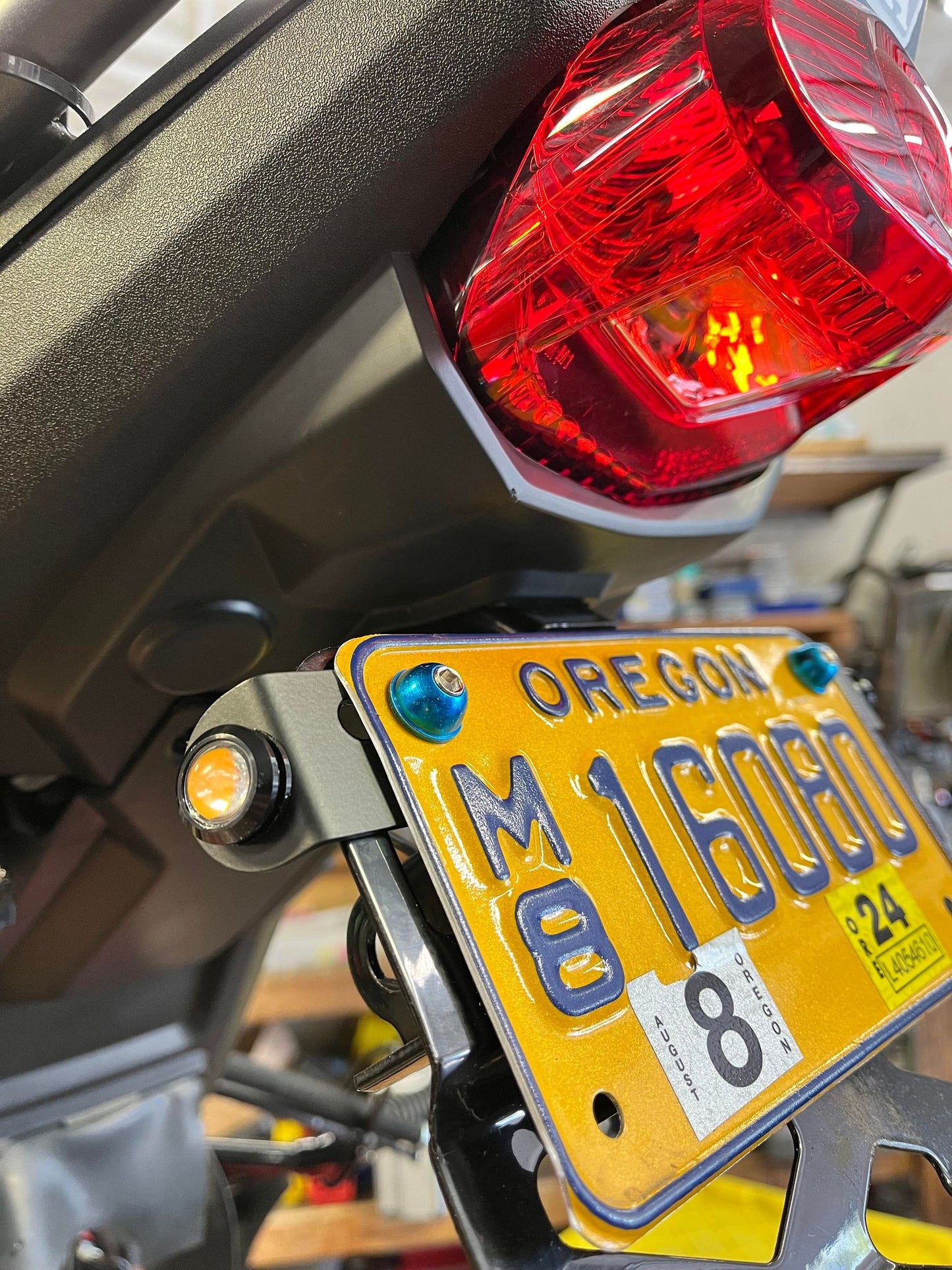 License plate LED blinker plate